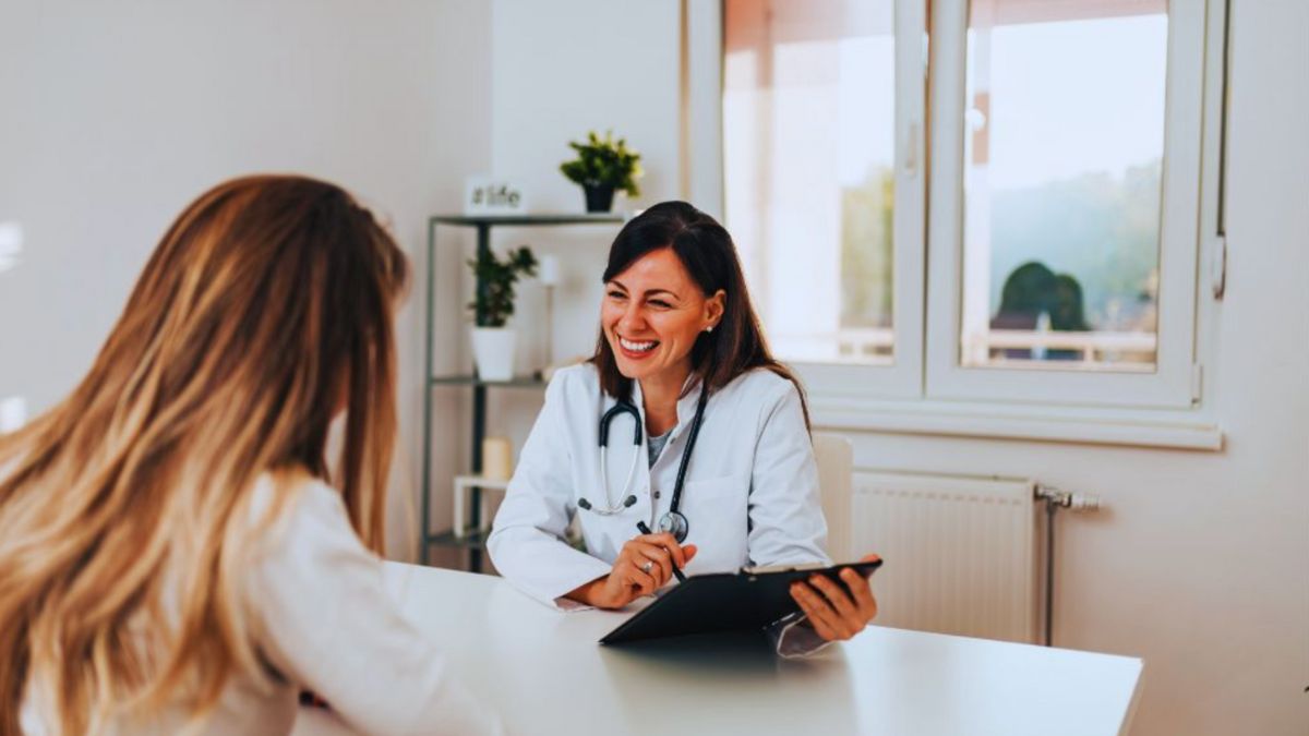 Functional doctor in Miami consulting with a patient in a bright, modern medical office during a personalized health evaluation.
